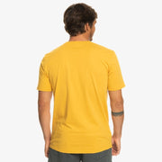MW Mini Logo T-Shirt - Mens Short Sleeve Tee - Bright Gold - palvelukotilounatuuli